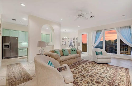 Leander House | Lake Travis home with beautiful sunsets