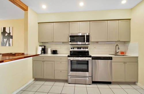 Hallandale Beach House | Lake View - Central Location, Monthly Stays Welcomed, 20% off