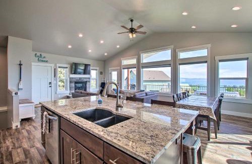 Sweetwater House | Lake-View Escape with Private Beach Resort Access!
