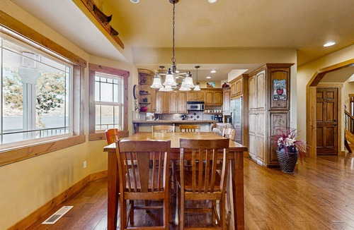 Ardenvoir House | Lake view home with a great deck - walking distance to wineries