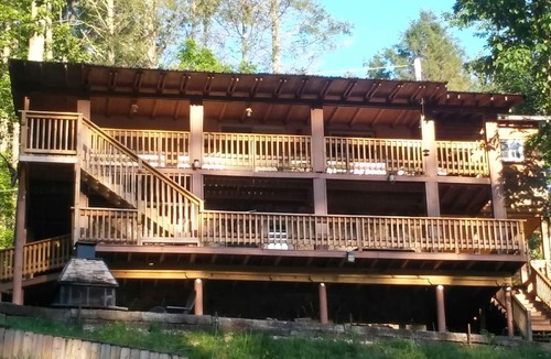 Butler Cabin | Lake Watauga FAMILY FUN, Sunny Lake Front Home Private Dock Water Toys WiFi
