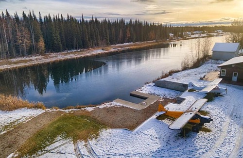 North Pole Apartment | Lakefront Aviators Aurora Retreat