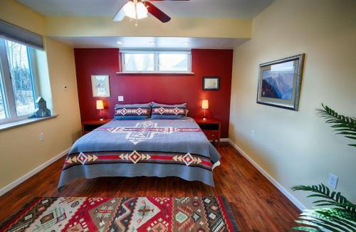 North Pole Apartment | Lakefront Aviators Aurora Retreat