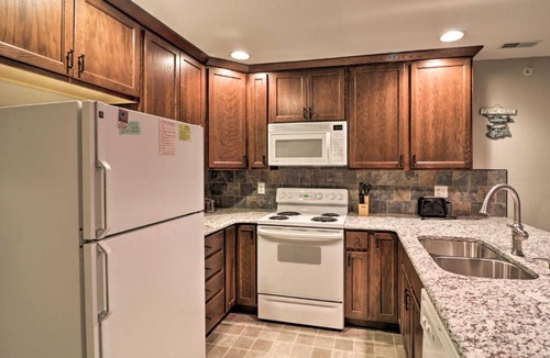 Camdenton Apartment | Lakefront Camdenton Condo with Screened Porch!