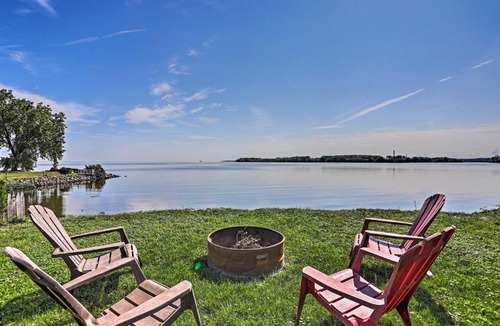 Toledo House | Lakefront Cottage 6 Miles to Downtown Toledo!