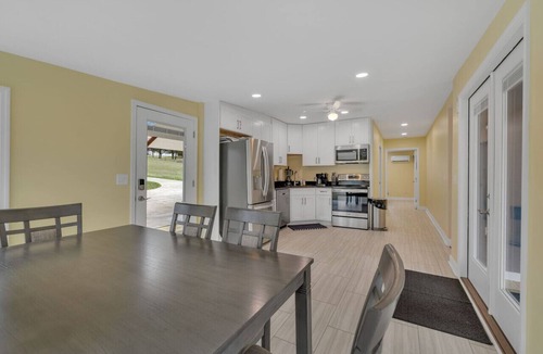 Lebanon House | Lakefront, Heated Pool, Sauna, Sleeps 8!