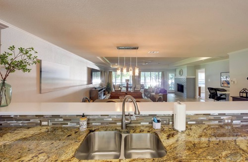 Enchanted Oaks House | Lakefront Home w/Dock in Mabank: Near Golfing!