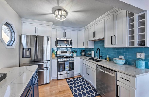Lake Koshkonong House | Lakefront Home w/Gorgeous Sunsets, Kayaks, & Pier