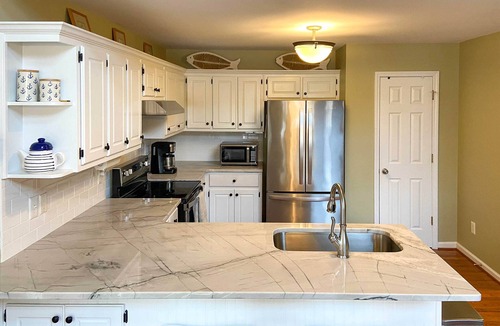 Lake Oconee Cottage | Lakefront House with Private Dock + Fire Pit!