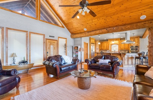 Roach Cabin | Lakefront Lodge/Cabin/Retreat - Huge Niangua Frontage w/Beach
