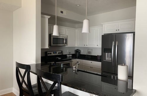 Geneva-on-the-Lake Condo | Lakefront Luxury 2Br/2Ba Lake View/Beach/Indoor Pool/Private balcony