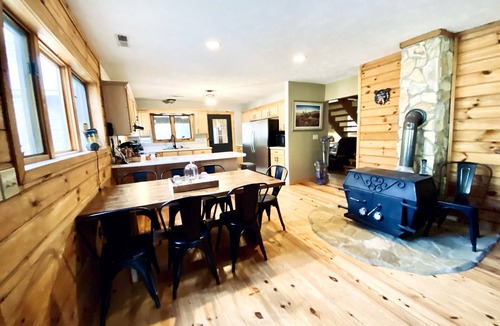 Butler Cabin | LAKEFRONT Peninsula House ONE of a KIND SPOT! Private Dock, Pet Friendly