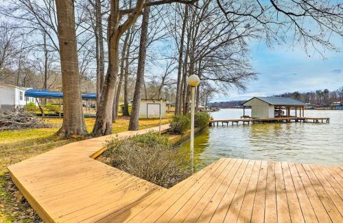 Eatonton House | Lakefront Retreat with Private Docks and Gazebo!
