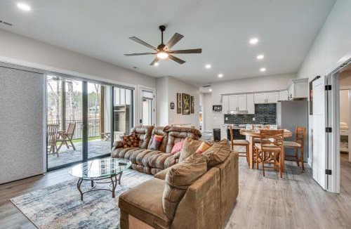 Seneca Apartment | Lakefront Seneca Vacation Rental with Shared Dock!