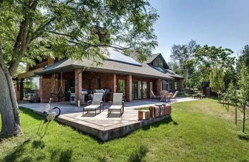 Longmont House | Lakefront STUNNER 15 minutes from Boulder