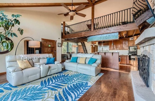 Jonestown House | Lakeside Cabin Spacious Patio/Treehouse Sleeps 12