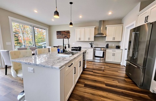 Penn Lake Park House | Lakeside Serenity by AvantStay | Lakefront, Newly Built, Deck w/Views!