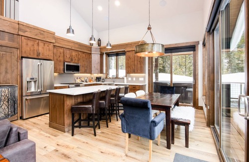 Breckenridge House | Lakeview Lodge: 2BR+Enclosed Loft, Hot Tub on Wraparound Deck, VIEWS, 8 minutes to Downtown Breck