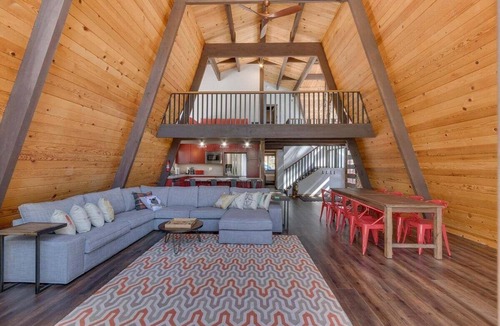 Lake Forest House | Lakeview Lodge in Dollar Point Tahoe City -HOT TUB - large home