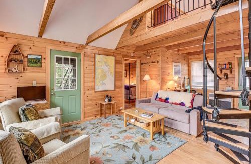 Lamoine House | Lamoine Cabin with Deck about 16 Mi to Acadia Natl Park