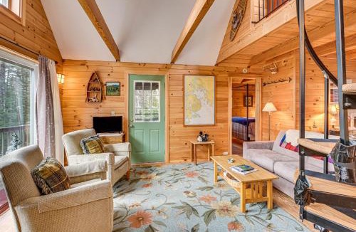 Lamoine House | Lamoine Cabin with Deck about 16 Mi to Acadia Natl Park