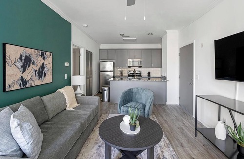 Green Hills Apartment | Landing at The Metropolitan - 1 Bedroom in Nash.