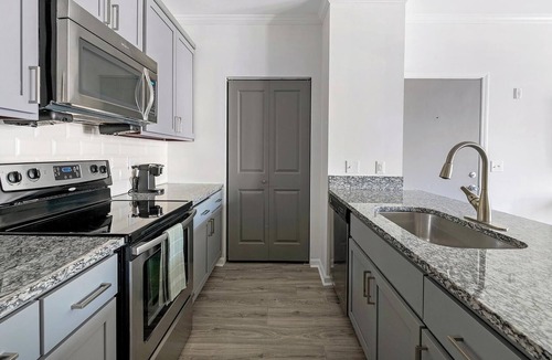 Green Hills Apartment | Landing at The Metropolitan - 1 Bedroom in Nash.