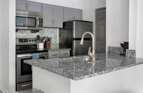 Green Hills Apartment | Landing at The Metropolitan - 1 Bedroom in Nash.