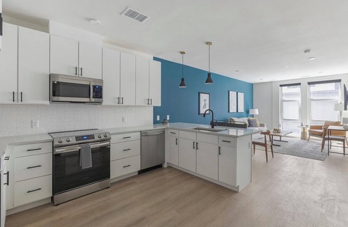 Civic Center Apartment | Landing | Beautiful 1BD, Rooftop Lounge, Gym