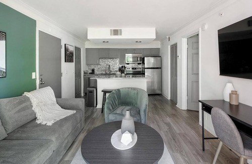 Green Hills Apartment | Landing | Stunning 1BD, Pool, Gym