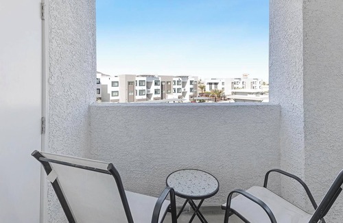 Townsite Apartment | Landing | Stunning 2BD, Pool, Rooftop Lounge