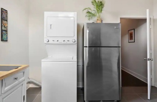 Seventh Ward Condo | Large 2 BR shotgun style home less than a mile from the French Quarter.