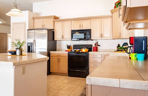 Grand Junction House | Large 3BR 2Bath near everything - king bed - jacuzzi tub