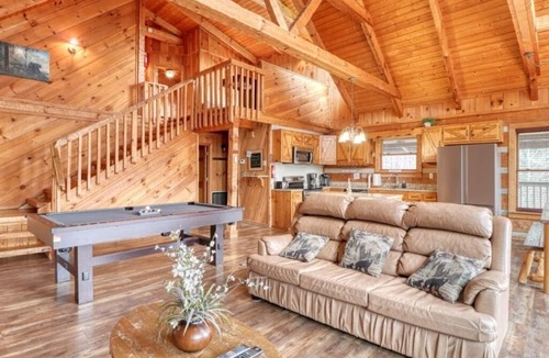 Gatlinburg - Pigeon Forge Cabin | Large 5 bedroom, 4.5 bath that sleeps 22 with easy access to Pigeon Forge