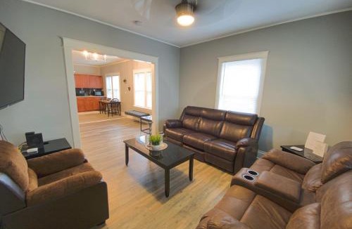 Niagara Falls House | Large 6BR, 2 bath in Niagara Falls