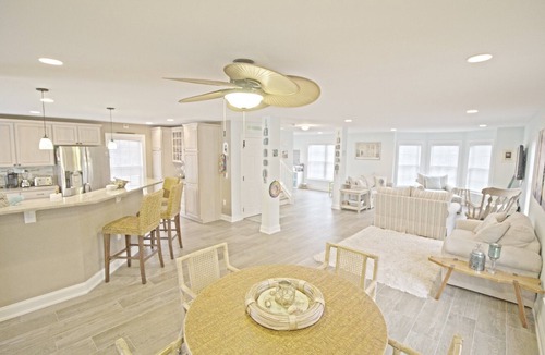 Ventnor City House | LARGE BEACH HOUSE SLEEPS 10, 4 BLOCKS FROM THE BEACH & WALKING DISTANCE TO SHOPS