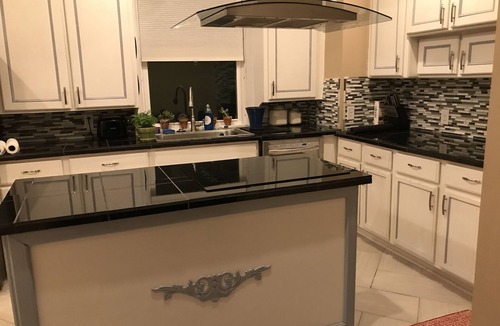 Dundee-Happy Hollow Historic District House | Large Home In Dundee For Families, Pets Welcome