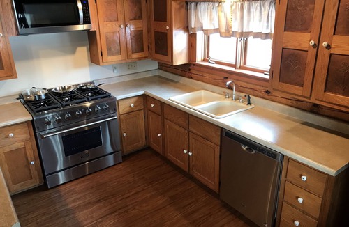 Butler Cabin | Large Log Cabin On 12 Private Acres With Fishing Pond Near Mohican State Park