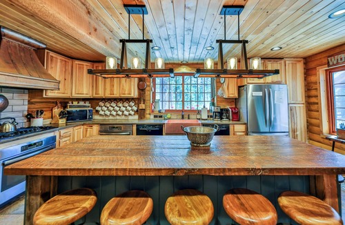 Grand Lake House | Large log home directly on CO River w/beach, hot tub