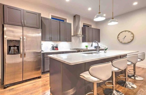 Eighth Avenue House | Large Luxury Home 13 Beds Pool Table Rooftop!