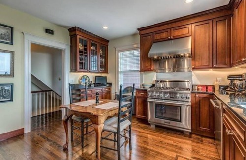 Swampscott Apartment | Large Oceanside Apartment. Walk to the beach and many restaurants. Pet Friendly