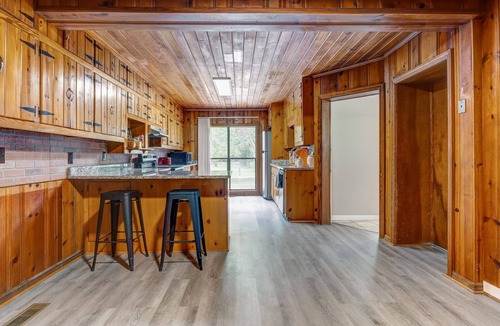 McCalla House | LARGE Stone Home, Convenient to UA, Hoover Met, GOLF