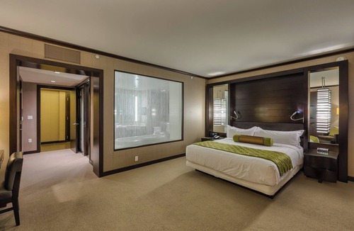 Las Vegas Strip Apartment | Largest Penthouse @ Vdara ! 2 BR/Ab Fab 270 ° Strip Views! Sleeps 7! 47th Flo