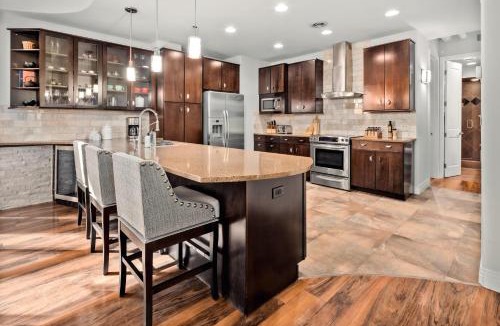 LoDo House | Larimer Square Luxury - Office - Downtown Hub