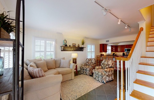 East Beach House | Latitude Adjustment at East Beach Home with option to Heat or Cool Pool.