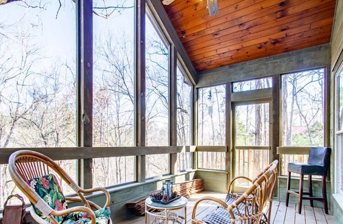 Townsend House | Laurel Valley Retreat - Pool Table & Fireplace!