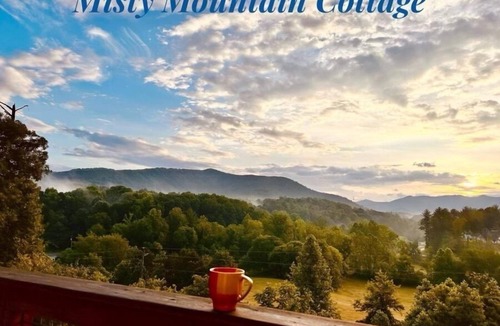 Weaverville House | Lazy Bear Cottage Has Hot Tub Mountain Views