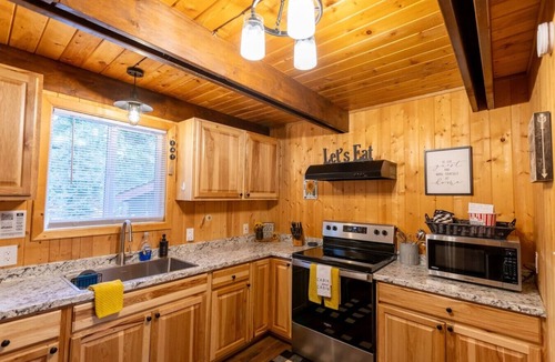 Meadow View Heights Cabin | Lazy Bear Lodge! New Spa Installed!