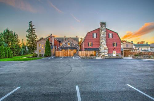 Witmer Apartment | Legacy Manor 13 bedrooms Sleeps 26