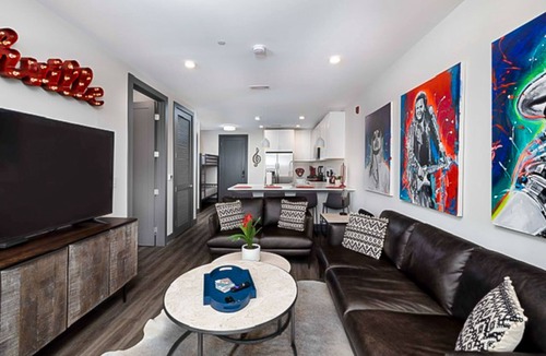 Rolling Mill Hill Apartment | Legends at the Muse - artful condo with city-view balcony, full kitchen, AC & gym
